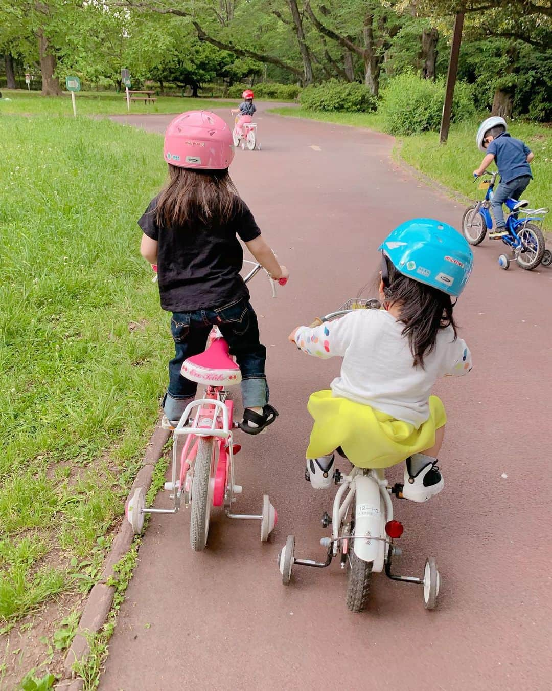 小田切恵子さんのインスタグラム写真 - (小田切恵子Instagram)「🌼🚲🌳🐝🌹 遊び尽くした休日🌳 はじめての自転車🚲 楽しそうで何よりでした💨 最初は全然漕げなかったのに終盤は暴走ぎみw 子供の吸収力ってすごいな~‼︎ 最後の写真…少し色気なのかいつもと違う雰囲気⁇ Lieが撮ってくれたkonigiri💛 ・ 楽しかった1日ありがとう❤️❤️ ・ #konigiriちゃん #休日」5月18日 22時39分 - keikoodagiri101