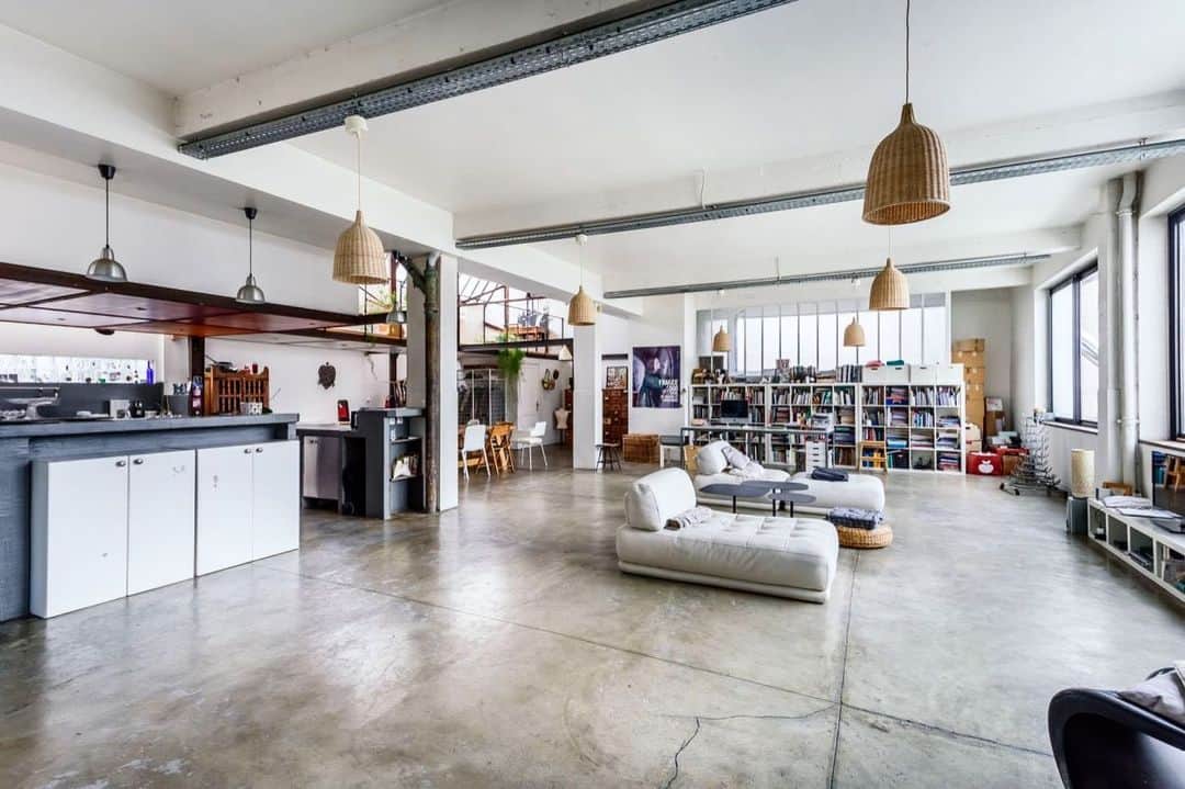 Interior | Lifestyle | Loveのインスタグラム：「Industrial loft in a former rehabilitated factory near Paris 📷 @my_planet_deco」