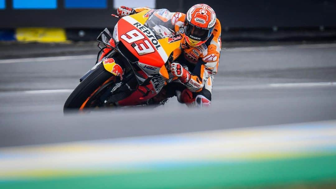 MotoGPさんのインスタグラム写真 - (MotoGPInstagram)「@marcmarquez93 takes the pole at Le Mans equalling @valeyellow46 premier class pole record 💪 // #FrenchGP 🇫🇷 #MotoGP #MM93 #Motorcycle #Motorsport #Racing」5月18日 22時44分 - motogp