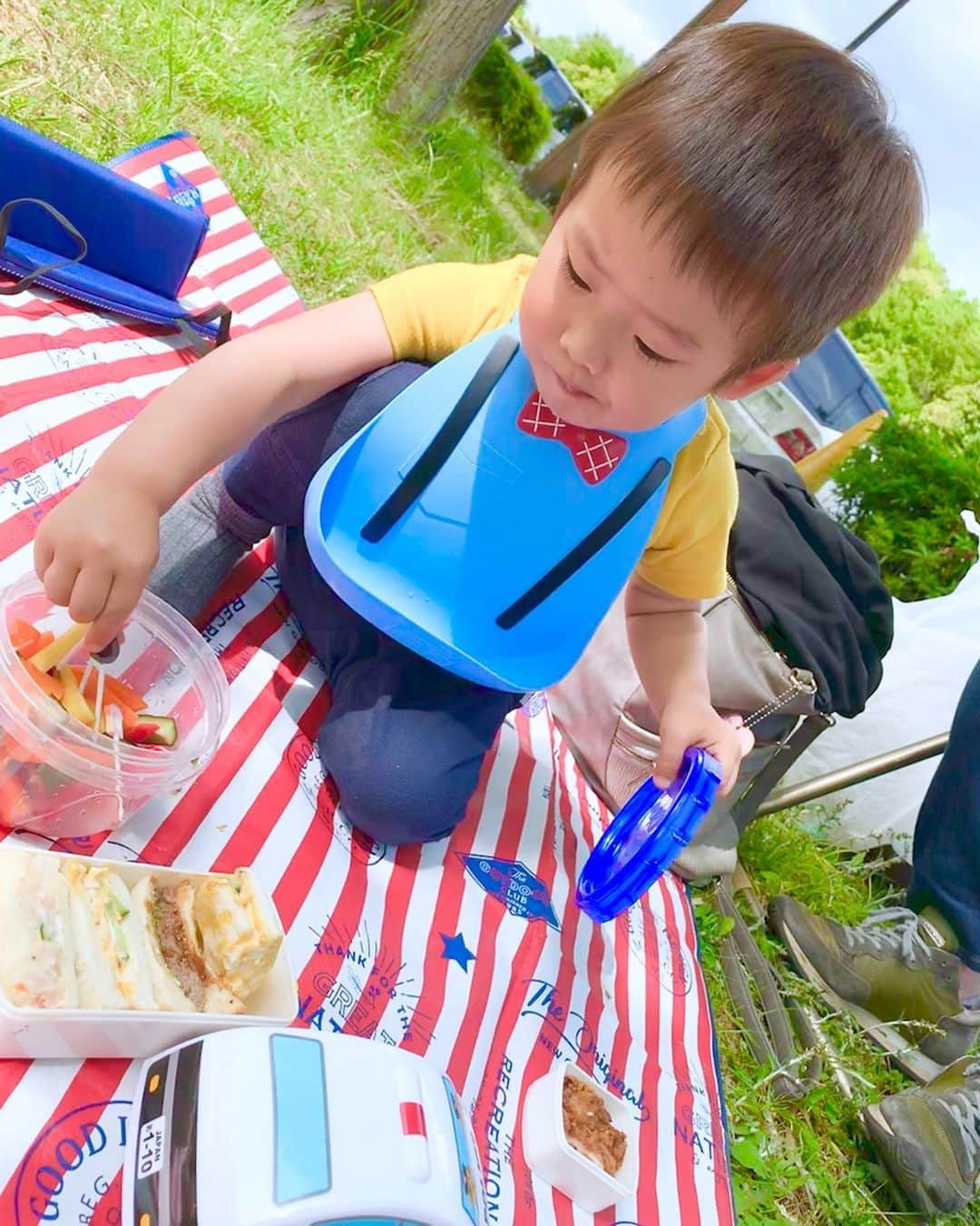 桜井未来さんのインスタグラム写真 - (桜井未来Instagram)「何故か、お野菜ピクルスが大好きみたい😂💓 子供ってピクルス好きなものなの？😂（笑） 大人的には酸っぱくて、サッパリなのが美味しいけど... ・ ・ ・  #公園 #お出かけ #ママ #baby #ママ友募集 #赤ちゃんのいる生活 #ママサークル #ママイベント #ママ会 #都内ママ #ベビスタグラム #mamagirl #ベビフル #コドモダカラ #コドモノ #ママリ #親バカ部 #新米ママ東京部 #お弁当 #弁当 #obento #ピクニック #料理 #手料理 #クッキング #cooking #クッキングラム #cookingram」5月18日 22時44分 - miki.sakurai0214