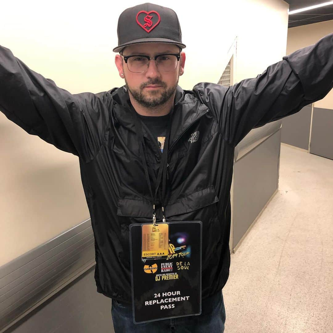 DJプレミアさんのインスタグラム写真 - (DJプレミアInstagram)「First Ian Leaves His Pass A Week Ago and Now @gemcrates Leaves His At The Telly... So BIG CHRIS Had ‘Em Hold This GIANT 24hr REPLACEMENT ACCESS PASS For The Paris Show Last Night... GODS OF RAP TOUR... DE LA SOUL, Public Enemy Radio and WU-TANG CLAN... BERLIN YOU'RE UP TONIGHT!!! WE GO HARD ER'Y NIGHT!!! @wearedelasoul @wutangclan @publicenemyftp @mrchuckd_pe」5月18日 22時56分 - djpremier