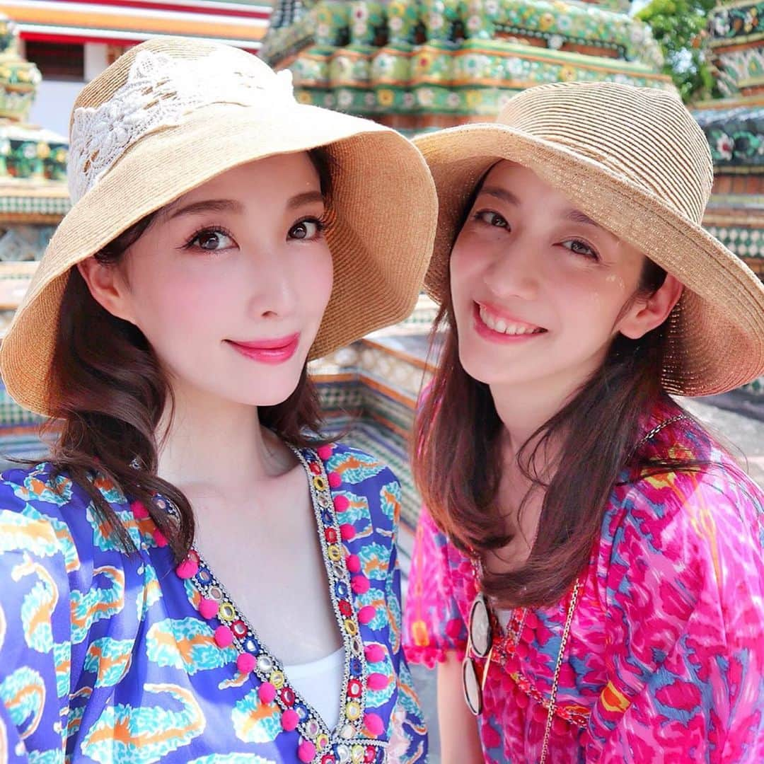 我謝レイラニさんのインスタグラム写真 - (我謝レイラニInstagram)「もー旅行はとっくに終わってますが‥今回のタイ旅行🇹🇭の #ベストショット 達(*´罒`*) 服はほぼほぼ @montresorsaki のものでした♡ 2人で #お揃いコーデ で巡るタイ旅行は楽しすぎた◡̈⃝︎ またどこか旅行したいね〜✈️ #タイ旅行 #Bangkok #watpho #watarun #srirachatigerzoo #sretsisparlour #montresor #モントレゾール」5月19日 8時24分 - leila___ni