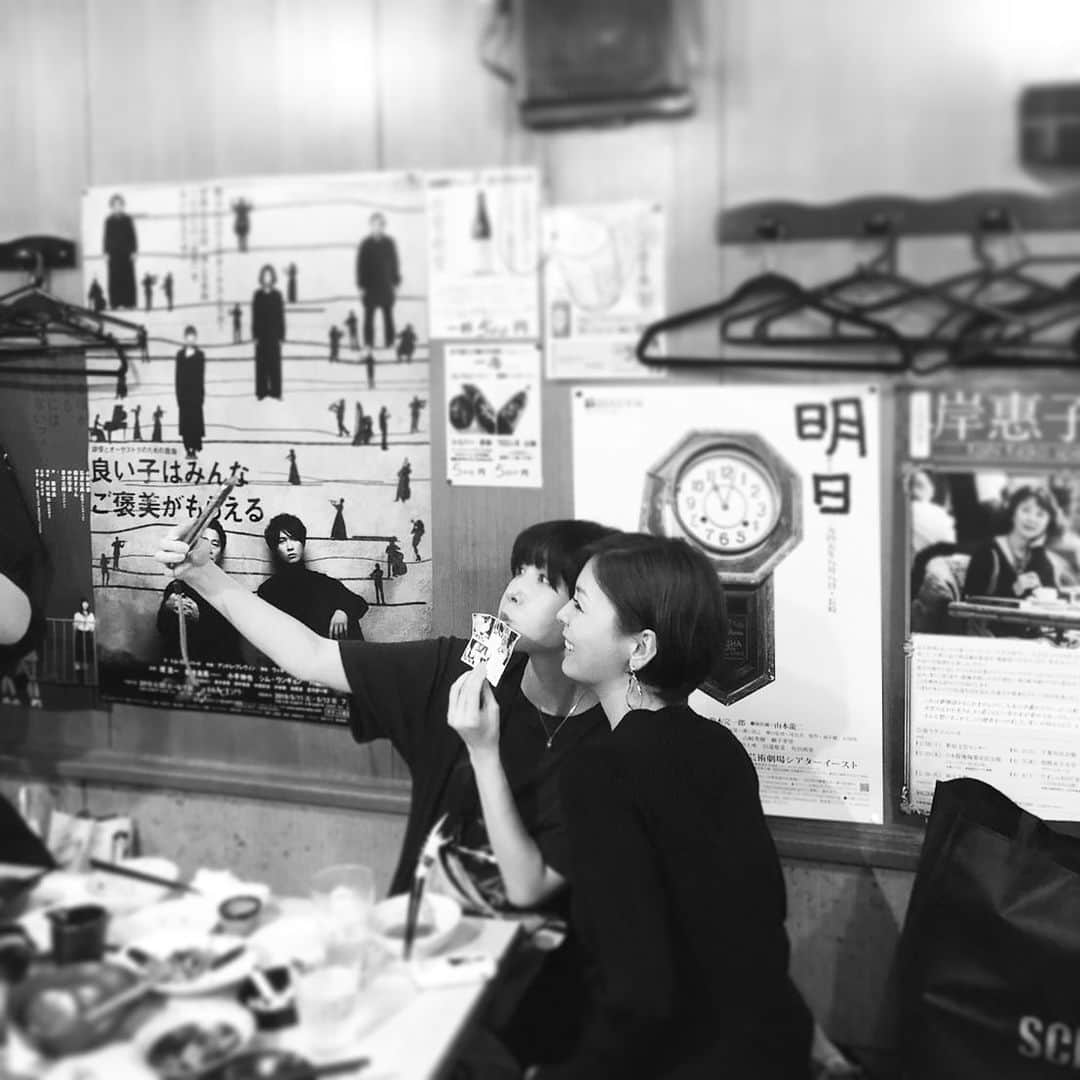 dorlisのインスタグラム：「この写真好き🤳 #dorlis #幸野紘子 #ドブ恋 #下北沢 #にしんば #居酒屋 #魚 #美味しい #楽しかった」