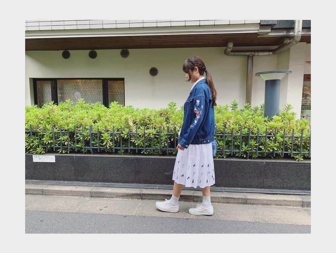小池ジョアンナさんのインスタグラム写真 - (小池ジョアンナInstagram)「古着屋さんで一目惚れしたスカート🐈。 #walk #🚶‍♀️#street  #likeit #skirt #outfit」5月19日 8時56分 - joan711