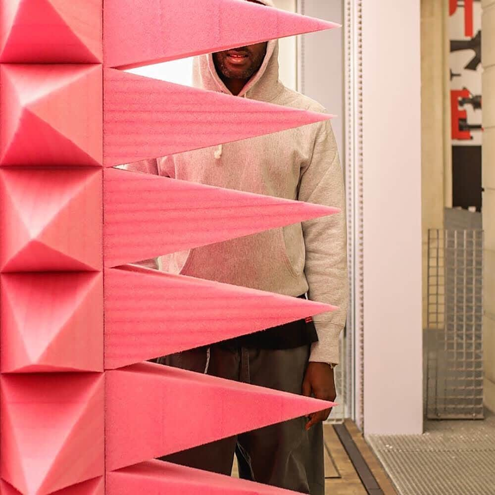 HYPEBEASTさんのインスタグラム写真 - (HYPEBEASTInstagram)「@hypebeastart: @virgilabloh presented a new sound installation called ‘12-inch Voices’ - a piece that features a giant pink boombox wrapped with soundproofing foam panels. It's is part of a group exhibition at @lafayetteanticipations called “MANIFESTO.” Photos: Thomas Barthélemy / @hypebeastfr」5月19日 9時00分 - hypebeast