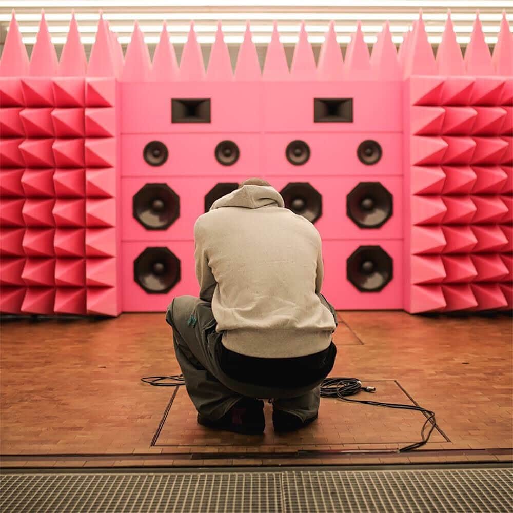 HYPEBEASTさんのインスタグラム写真 - (HYPEBEASTInstagram)「@hypebeastart: @virgilabloh presented a new sound installation called ‘12-inch Voices’ - a piece that features a giant pink boombox wrapped with soundproofing foam panels. It's is part of a group exhibition at @lafayetteanticipations called “MANIFESTO.” Photos: Thomas Barthélemy / @hypebeastfr」5月19日 9時00分 - hypebeast
