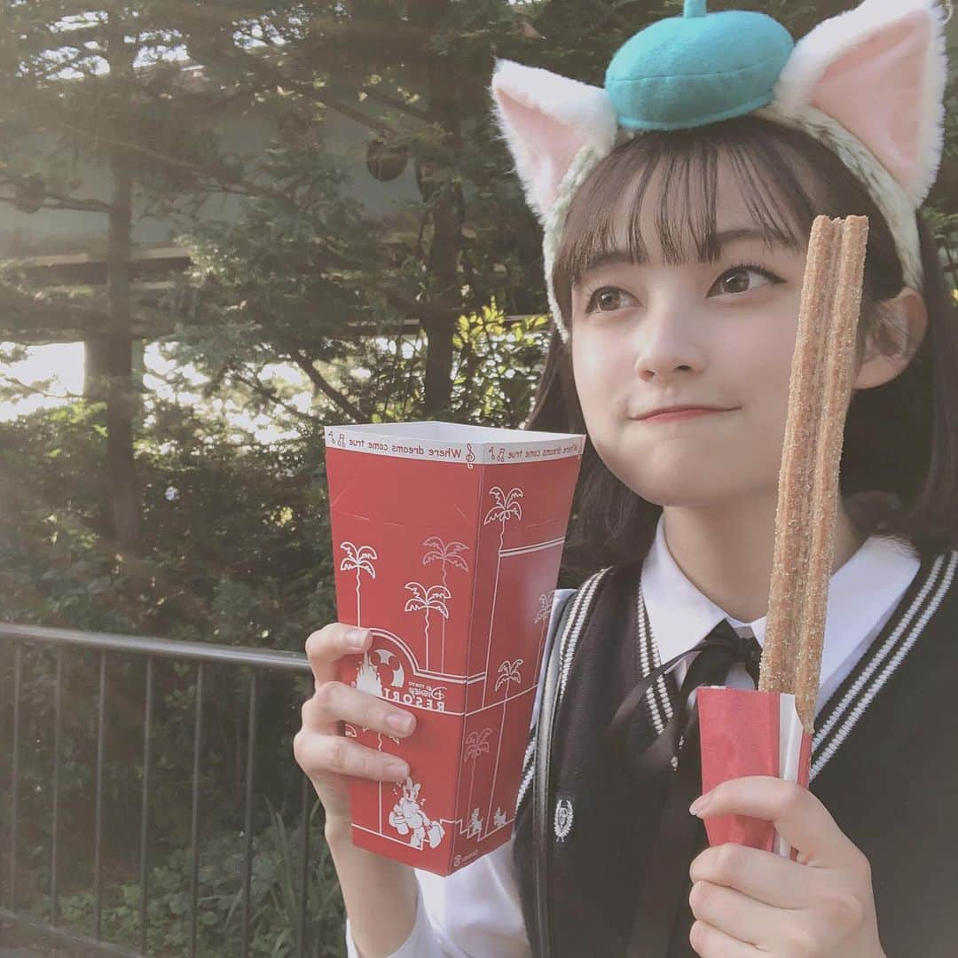 福山絢水さんのインスタグラム写真 - (福山絢水Instagram)「初めてのディズニーシー 満喫満喫♥ チュロスもハニーポップコーンも美味しかった😋❤️ ・ ・ ・ #あやみん #popteenカバーガール戦争 #ポプ戦 #ディズニー #ディズニーシー #ディズニーコーデ #今日好き #今日好きハワイ編 #チュロス #ポップコーン #ジェラトーニ #l4l #ootd #disney #gelatoni #디즈니씨 #일본 #일본인 #오오티디 #데일리룩 #패션」5月19日 9時05分 - aya__m02