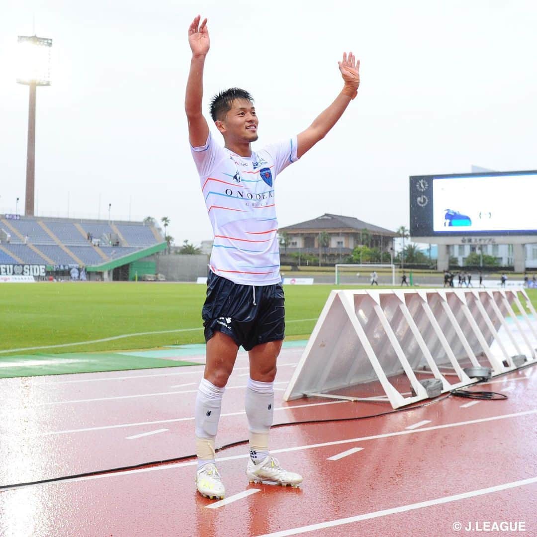 横浜FCさんのインスタグラム写真 - (横浜FCInstagram)「- 5/18 vs KAGOSHIMA UNITED FC SCORE 2-1 WIN 横浜FCデビューを飾り、チームの勝利に貢献した草野侑己選手！ がむしゃらなプレースタイルと持ち前の明るさで、ムードメーカーとしてもチームに新たな風を運んでくれました。 あだ名はミッキー！ #内田智也 - @yuki_kusano  #草野侑己 #yokohamafc #横浜FC #HAMAPRIDE #jleague #SMILE #笑顔 #ミッキー」5月19日 9時19分 - yokohamafc_official