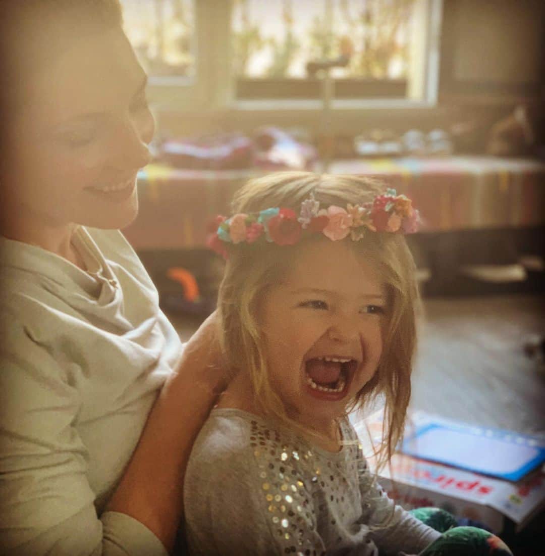 キャサリン・ウィニックのインスタグラム：「Seeing her smile.. makes my day. ❤️ #Veeda」