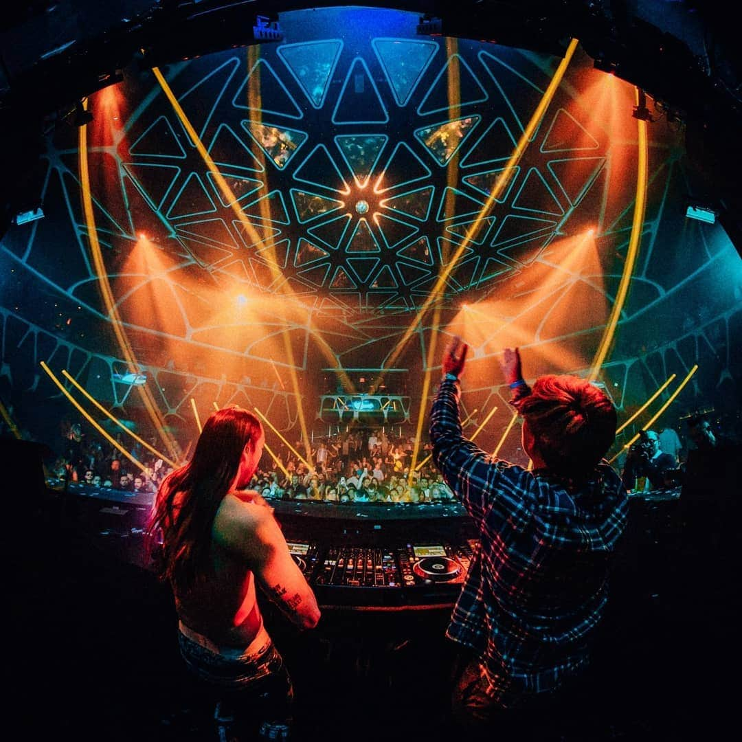 スティーヴ・アオキさんのインスタグラム写真 - (スティーヴ・アオキInstagram)「EDC weekend is insanity! Friday night @hakkasanlv felt like being in a spaceship wow fucking incredible! Big hugs to special guests rockin sets with me @dondiablo @kayzomusic @ookayx」5月19日 9時34分 - steveaoki