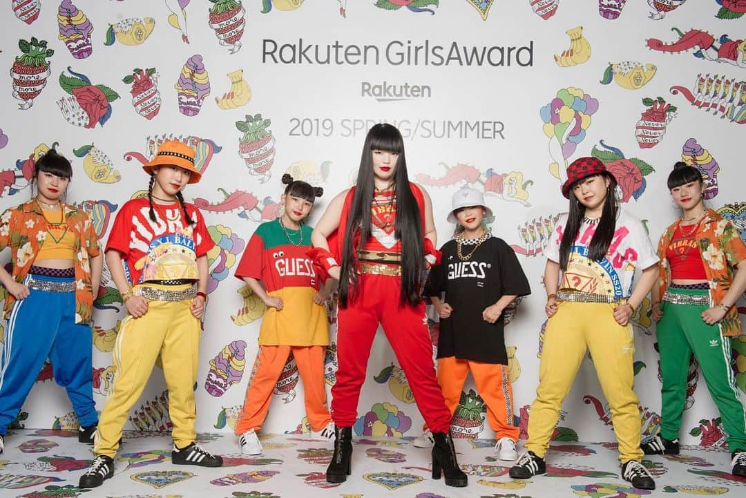 森山穂乃香さんのインスタグラム写真 - (森山穂乃香Instagram)「Rakuten Girls Award 2019 5/18 Spring/Summer at 幕張メッセ @girlsaward_official  Big Fashion show in Japan👗✨✨✨ Guest dance performer Honoka Moriyama👸🏻🇯🇵 with my crew Clothing @guess @jbalvin @adidasoriginals #HonokaMoriyama #HonokaMoriyamacrew #Snsnap #GirlsAward #ガルアワ #guess #guessvibras #jbalvin」5月19日 0時49分 - honokamoriyama_official