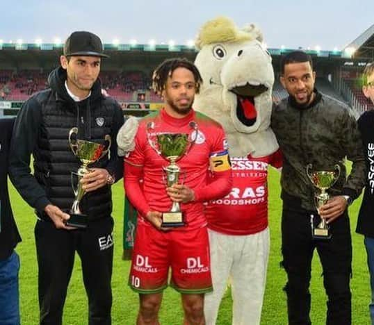 テオ・ボンゴンダさんのインスタグラム写真 - (テオ・ボンゴンダInstagram)「Hier c’est avec émotions que j’ai joué mon dernier match à Zulte Waregem . Je tenais simplement dire merci à tout le monde et bonne chance pour l’année prochaine . Vous serez à jamais dans mon cœur. Bedankt @esseveeofficial ❤️💚」5月19日 1時02分 - theo_bongonda