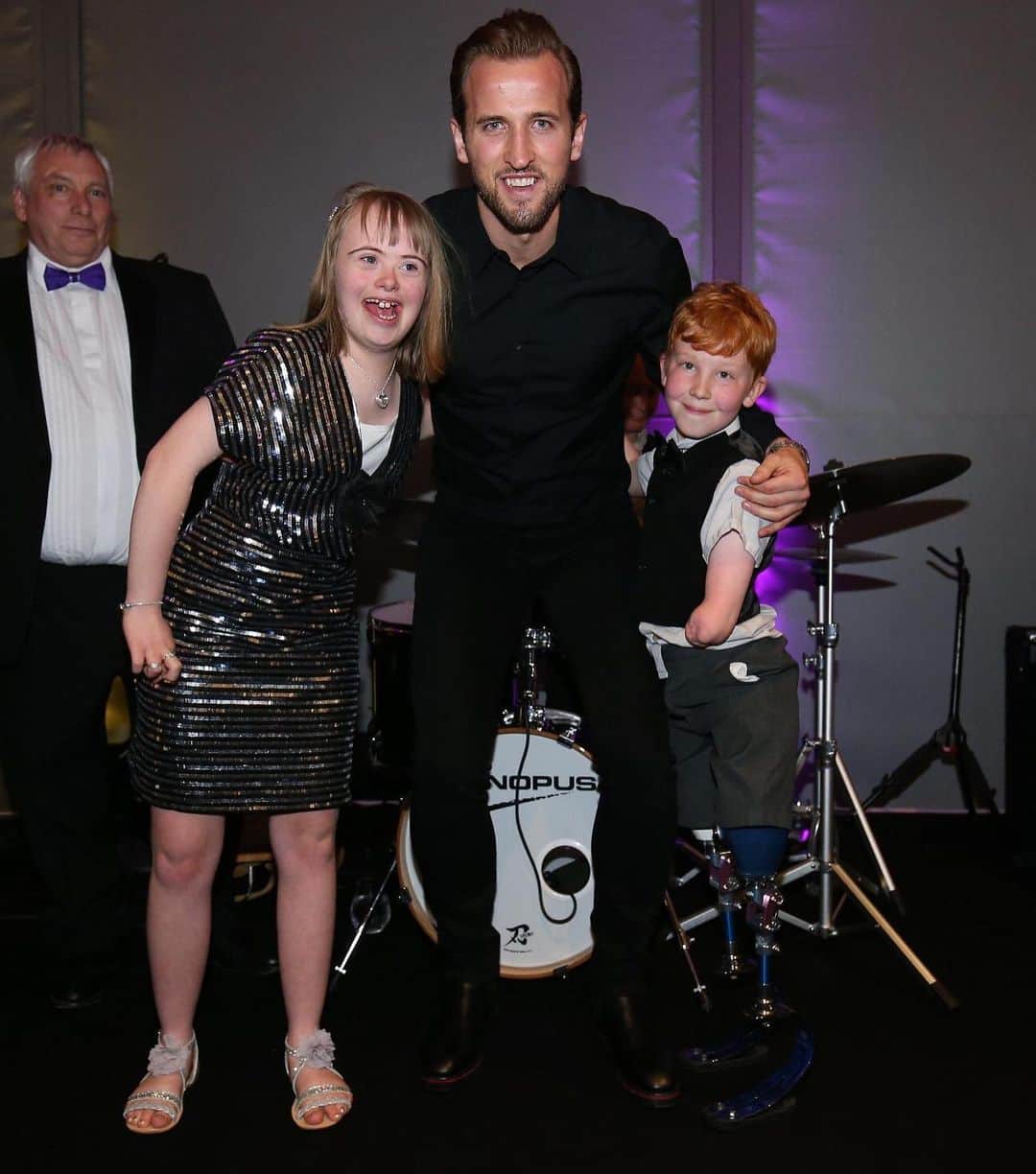 ハリー・ケインのインスタグラム：「Ella and Marshall 🙌🙌🙌 Great to see them at the Centre Algarve Charity night. Raising money for an amazing cause. 👍」