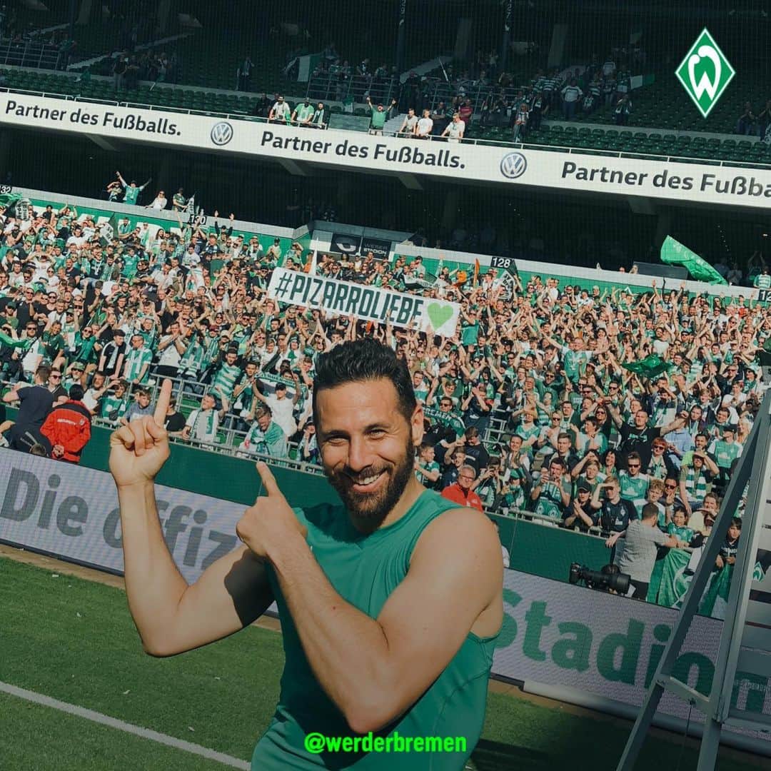 ヴェルダー・ブレーメンさんのインスタグラム写真 - (ヴェルダー・ブレーメンInstagram)「Ein Tag mit ganz viel #Werder-Liebe!💚 @claupiza14: „Die Liebe der Fans geht direkt in mein Herz. Sie gibt mir Kraft.“ _______ #werder #bremen #svw #Pizarro #GOAT #Legende #Werderliebe」5月19日 0時56分 - werderbremen