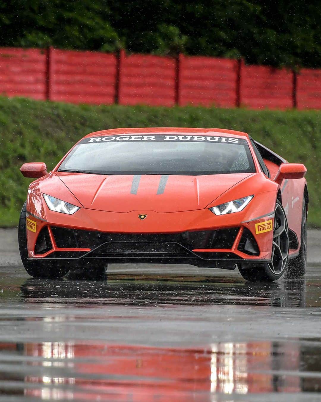 ランボルギーニのインスタグラム：「Dinamica is the experience you need if you want to be close to the core of our passion. You can visit our headquarter in Sant’Agata Bolognese, MUDETEC and the production lines, and then drive one Super Sports Car from the Lamborghini Accademia fleet, supported by instructors from @LamborghiniSC at the @autodromoimola.  #Lamborghini #LamborghiniDinamica #Experience #AutodromoImola」