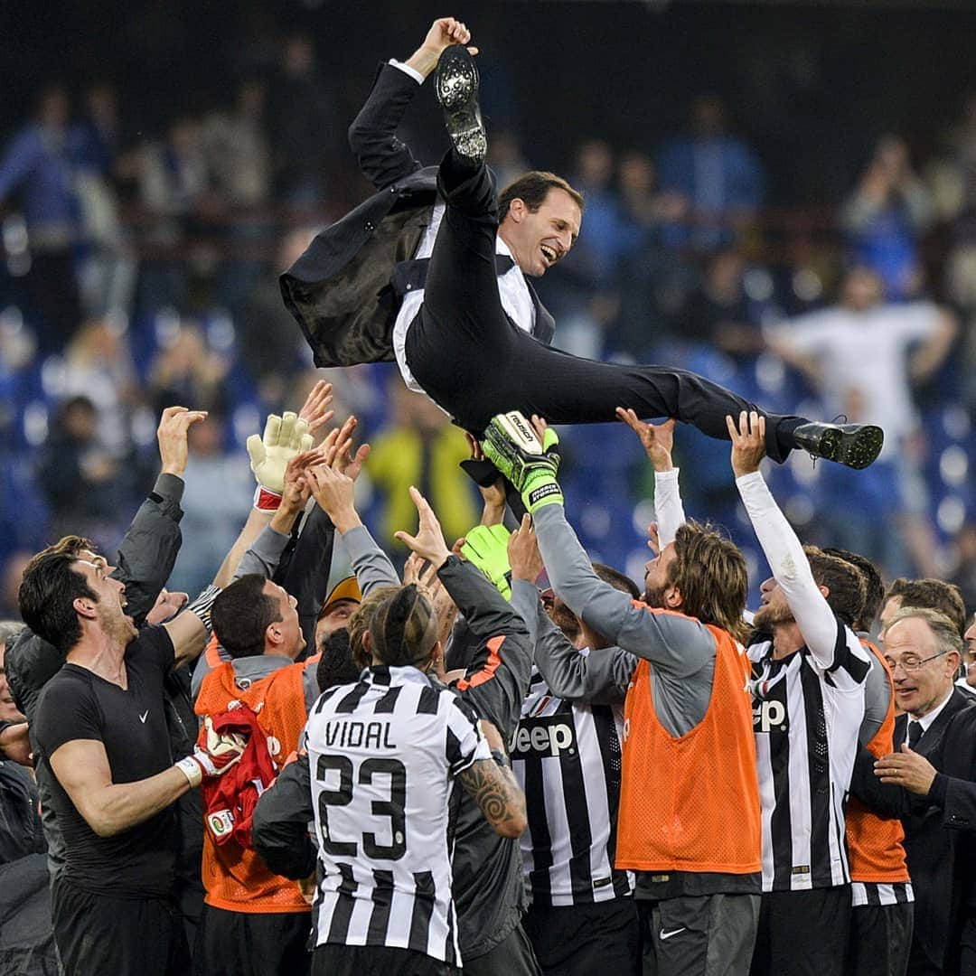 ユヴェントスFCさんのインスタグラム写真 - (ユヴェントスFCInstagram)「Five years of success, trophies, memories and picture perfect moments, thank you Mister. 🏆👏📸 #GrazieAllegri」5月19日 1時04分 - juventus