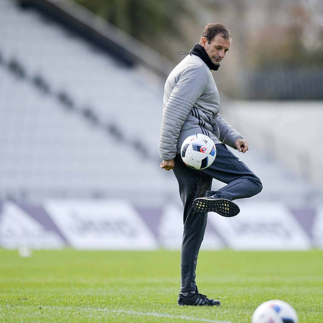 ユヴェントスFCさんのインスタグラム写真 - (ユヴェントスFCInstagram)「Five years of success, trophies, memories and picture perfect moments, thank you Mister. 🏆👏📸 #GrazieAllegri」5月19日 1時04分 - juventus