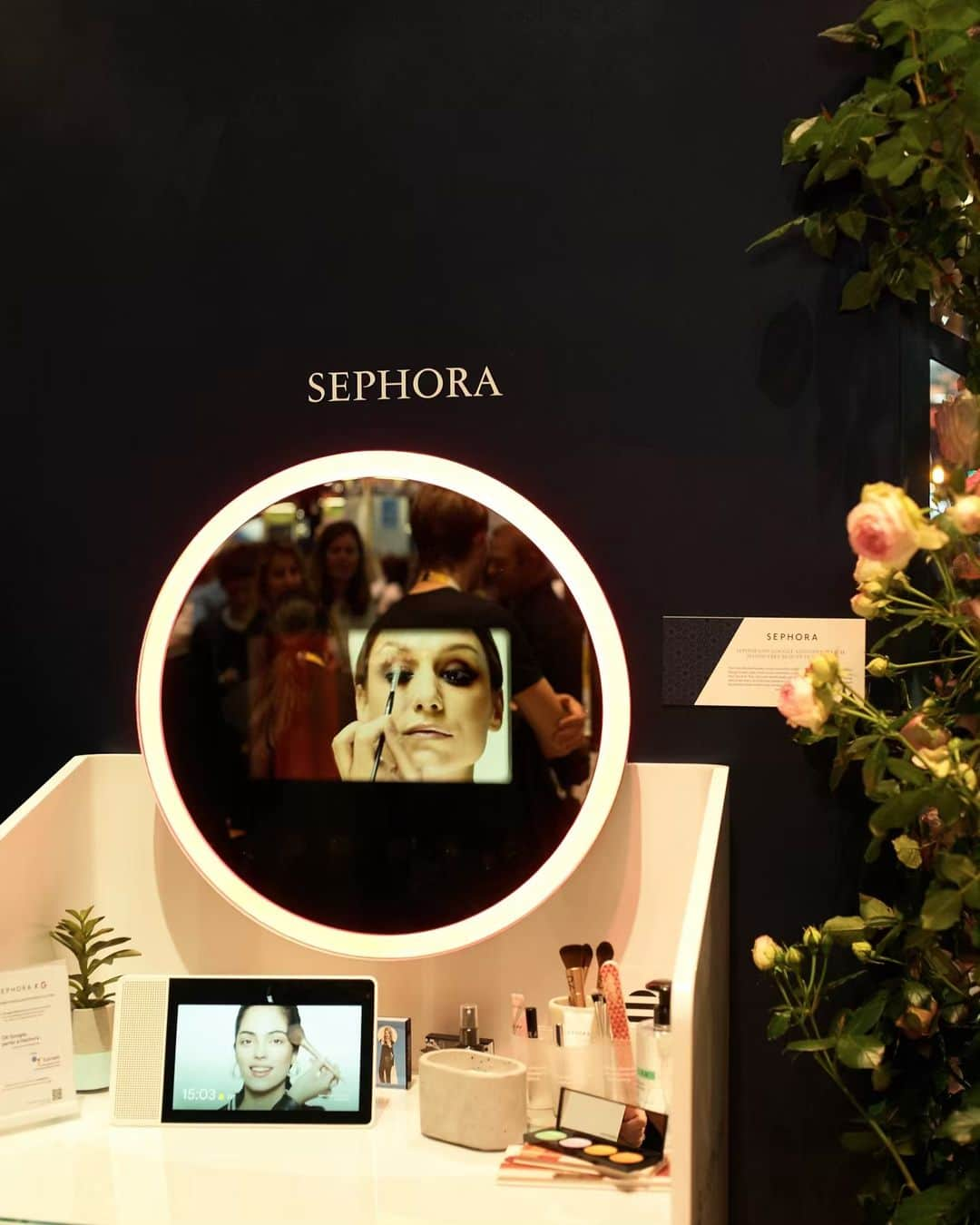 LVMHさんのインスタグラム写真 - (LVMHInstagram)「@sephora collection experience  This interactive mobile pop-up store in augmented reality experience takes the beauty experience to a whole new level.  The app puts the consumer at the heart of a hands-on shopping adventure, wherever he may be.  _ 📷 @edouardjacquinet _ #LVMHtech #Vivatech #Sephora」5月19日 1時27分 - lvmh