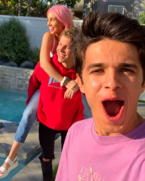 Brent Riveraのインスタグラム：「When you ship two of your friends together (part 2)😍❤️ @benazelart @lexihensler TAG A FRIEND😂😂」