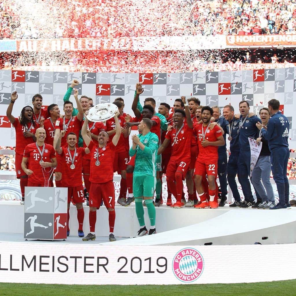 フィリップ・ラームさんのインスタグラム写真 - (フィリップ・ラームInstagram)「Glückwunsch zur Titelverteidigung, @fcbayern! Ich habe bis zum Schluss mitgefiebert und freue mich vor allem mit @franckribery7, Arjen Robben und @r_13official über den perfekten Abschied. #MiaSanMia Congratulations on defending your title, FC Bayern! I was thrilled until the end and am especially happy for Franck Ribéry, Arjen Robben and Rafinha - the perfect farewell.」5月19日 1時32分 - philipplahm