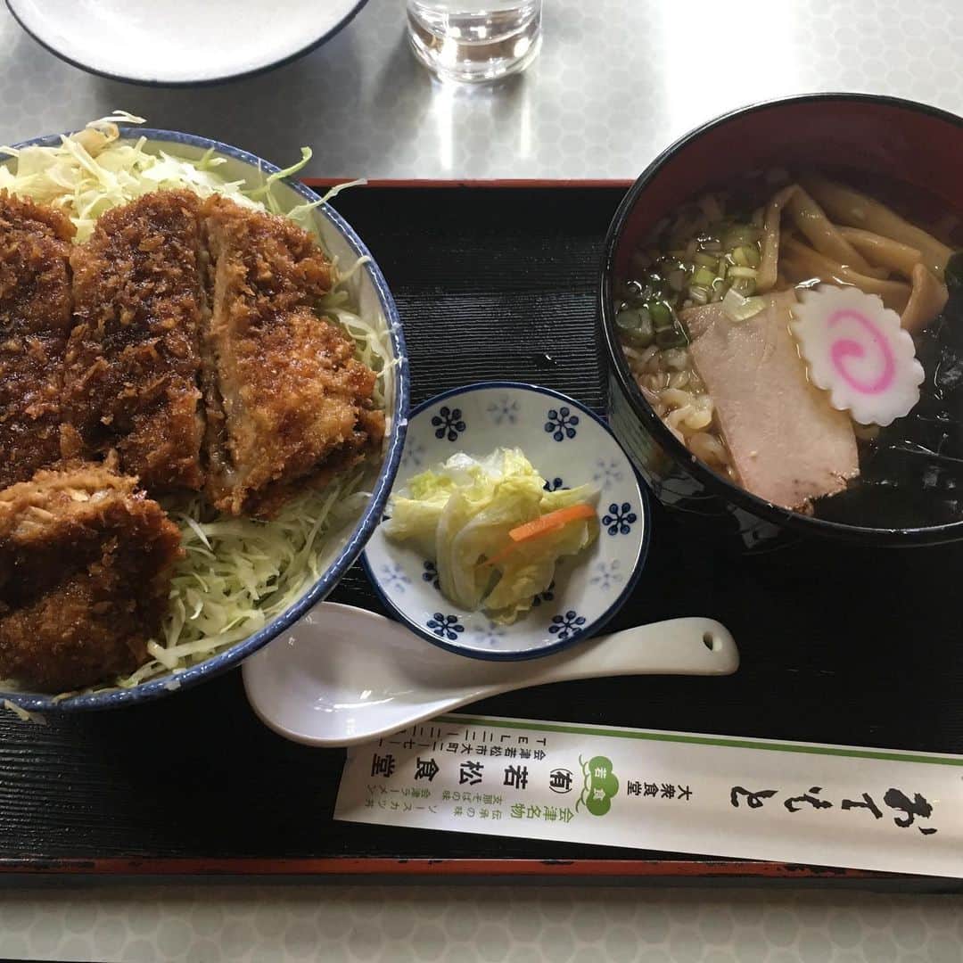 カンノコレクションのインスタグラム：「めちゃくちゃうまかった！ ソースカツ丼の発祥のお店みたいで、おばあちゃんが1人で切り盛りしてた！ また行きたい。 #福島 #会津若松 #ソースカツ丼」