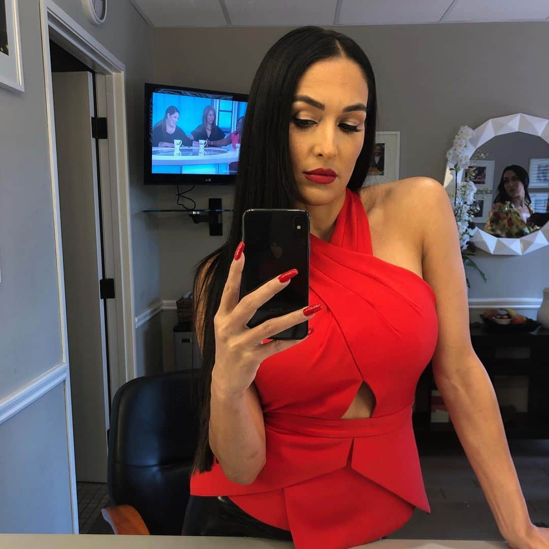 ポール・ノートンさんのインスタグラム写真 - (ポール・ノートンInstagram)「Morning glam on @thebriebella & @thenikkibella to co-host @thetalkcbs #hair by Me @leobypaulnorton using @paishau and w/ #makeup by @honeybeileen #briebella #nikkibella #thebellatwins #totaldivas #totalbellas #bellas #wwe」5月19日 1時40分 - paulnortonhair