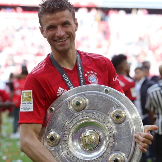 トーマス・ミュラーのインスタグラム：「We made it 🏵😀⚽️#miasanmeister @fcbayern #miasanmia #bundesliga #fcb #esmuellert」