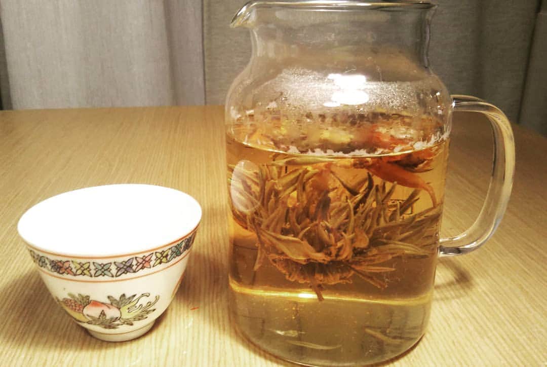 伊藤修子さんのインスタグラム写真 - (伊藤修子Instagram)「大分前に実家からお茶貰ったのですが透明な容器がないので放置していました。用途はお茶ではないようですが耐熱ガラスなので買って来ました。茶色いくすんだ色でしたのでどうなるか少々不安でした…。」5月19日 2時03分 - itoshuko