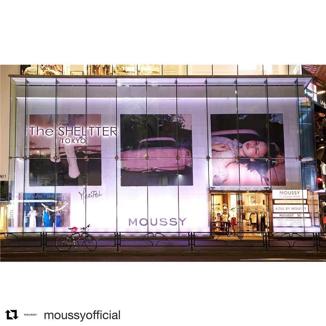 のインスタグラム：「Harajuku crossing display of the  @moussyofficial  campaign shot by the legendary Maripol. Hair and makeup by SACHIKO 2nd 📷 by: @yukimaru25 . . . MOUSSY 2019 Spring / Summer Campaign ㅤㅤㅤㅤㅤㅤㅤㅤㅤㅤㅤㅤㅤ The SHEL'TTER TOKYO／ MOUSSY FLAGSHIP SHOP ㅤㅤㅤㅤㅤㅤㅤㅤㅤㅤㅤㅤㅤ Photographer Maripol @maripolarama Model Sveta Matiu @sveta_mat (NEXT) Creative Director&Stylist Yukari Ota @otayukari (SLEEPINGTOKYO) Hair & Make-up SACHIKO @sachikoomori (KiKi inc.) Production manager Mister Lee & Kota Kuramoto ㅤㅤㅤㅤㅤㅤㅤㅤㅤㅤㅤㅤㅤ #MOUSSY」