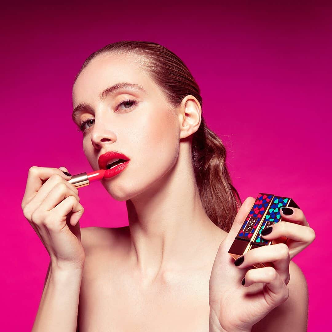 Yves Saint Laurent Beautyさんのインスタグラム写真 - (Yves Saint Laurent BeautyInstagram)「Dare to embody a bold lip look. This 520, create a clash with  ROUGE PUR COUTURE in N°1 LE ROUGE #520 #clashinglove #rougepurcouture」5月19日 2時05分 - yslbeauty