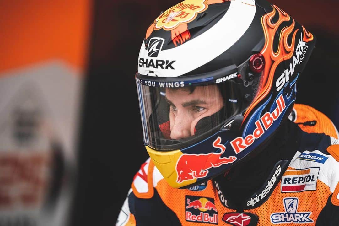 レプソル・ホンダのインスタグラム：「#JL99😈 🅿️8️⃣ 🇫🇷 ⠀⠀⠀⠀⠀⠀⠀⠀⠀ “Very tricky conditions, especially in Qualifying today. There was one sector where it was full wet with no grip and then the others were almost dry – it was tough to stay on the bike. We could have made the front two rows I think but I chose to use the soft tyre first and the medium second, with the medium first I think we could have achieved more. But we have achieved our best position of the year, that’s the positive.” ⠀⠀⠀⠀⠀⠀⠀⠀⠀ #FrenchGP #25RepsolHonda #Repsol #MotoGP #Honda #Racing #RepsolHonda #HRC #RC213V #JL99 #JorgeLorenzo #JL99😈 #ThePowerOfDreams #Motorcycle #France #Qualifying #ThirdRow」