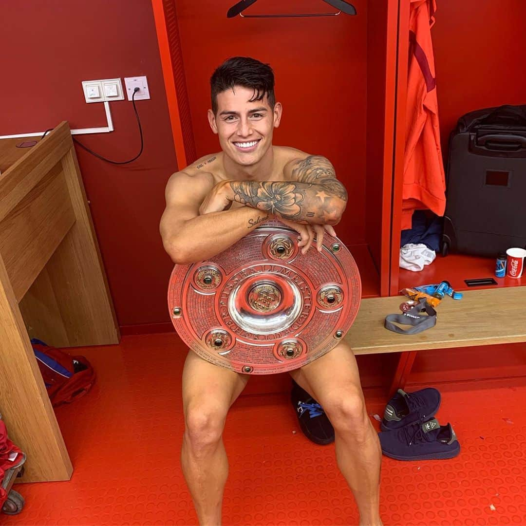 ハメス・ロドリゲスさんのインスタグラム写真 - (ハメス・ロドリゲスInstagram)「Mi segunda Bundesliga y mi séptima liga en mi carrera. Mi título número 21.  que linda sensación es ser campeón!  Que nunca se acabe.🙏🏻🏆」5月19日 2時06分 - jamesrodriguez10