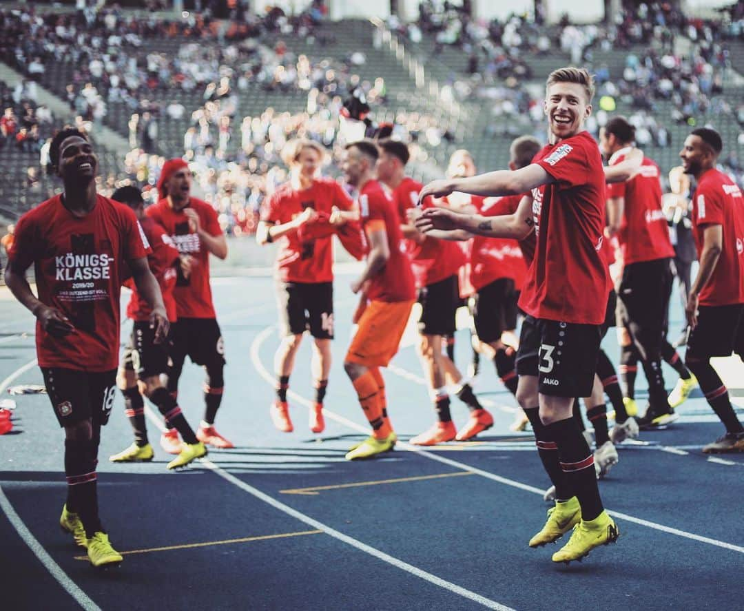 ミッチェル・ヴァイザーさんのインスタグラム写真 - (ミッチェル・ヴァイザーInstagram)「What a way to end the season - @championsleague here we come 😍🔥 @bayer04fussball」5月19日 2時08分 - mitch23elijah