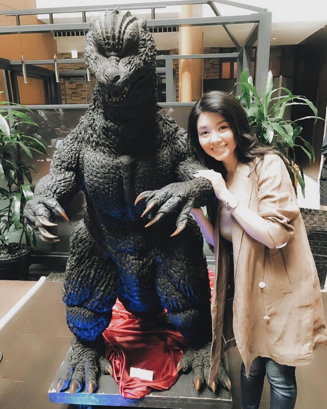 のインスタグラム：「幼い頃から観てたゴジラ  なんか愛着湧くよね💕  このらサイズだからなのかも知れないけど…  街を破壊する程大きかったら ちと可愛くは無いか…笑  ゴジラ生誕も65周年か❀.*･ﾟ  自分の親くらいの歳なんだなw  Happy Birthday Godzilla 🎂🦖 #happybirthdaygodzilla #godzilla #ゴジラ生誕65周年 #godzilla65thanniversary #ゴジラ #イチゴジラ #イチゴジラランチブッフェ」