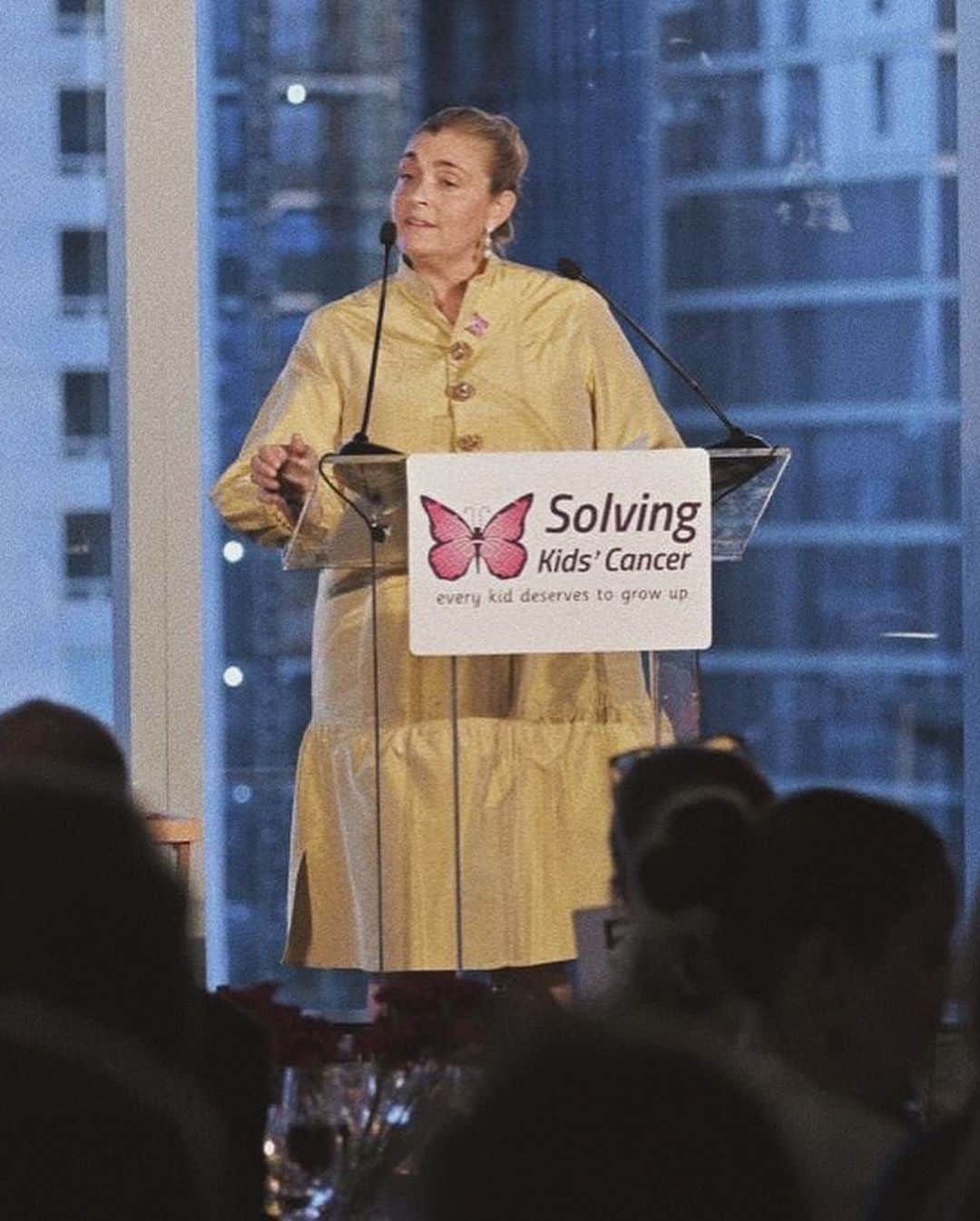 ケリー・キローレン・ベンサイモンさんのインスタグラム写真 - (ケリー・キローレン・ベンサイモンInstagram)「Such an honor to be a part of this incredible night. @solvingkidscancer thank you for what you are doing to help children and their families. Loved seeing my best friend Lindy and Thomas Gad, and of course little angel Daniella Gad. I was so moved. #solvingkidscancer #curecancer #childhoodcancerawareness #hope」5月19日 2時23分 - kellybensimon