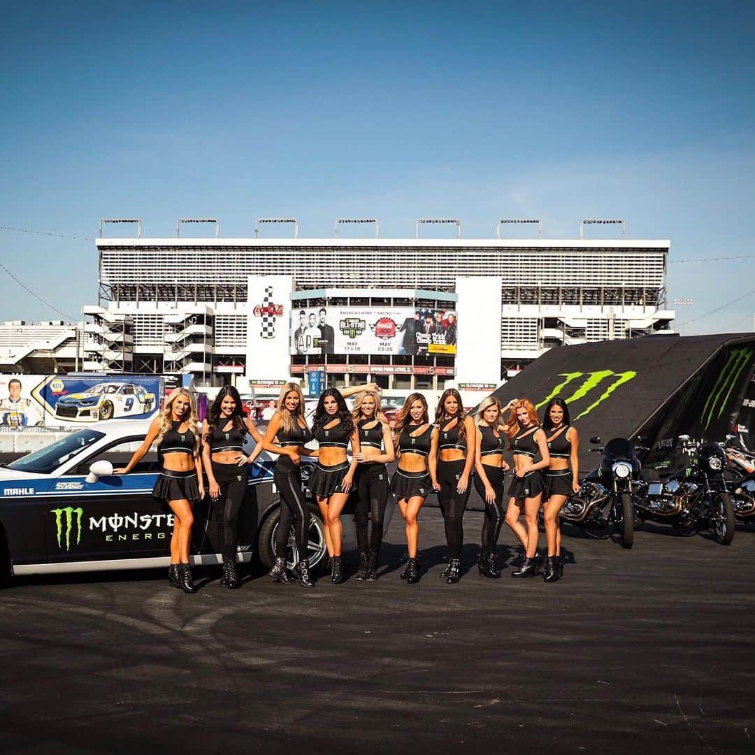 モンスターエナジーさんのインスタグラム写真 - (モンスターエナジーInstagram)「Welcome to the 2019 #MonsterEnergy @nascar #AllStarRace! ⠀⠀⠀⠀⠀⠀⠀⠀⠀ Who’s gonna take the $1,000,000⁉️ ⠀⠀⠀⠀⠀⠀⠀⠀⠀ #NASCAR #Charlotte #CLT」5月19日 2時37分 - monsterenergy