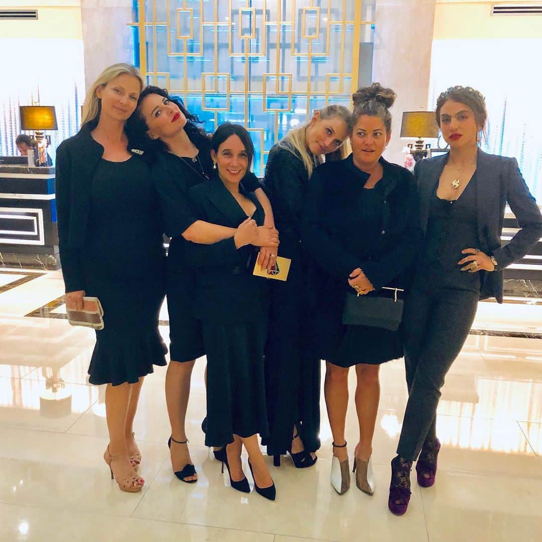 レイラニ・ビショップのインスタグラム：「About the other night.. 🌍🌍@earthdaynetwork awards in DC when @dos_gardenias hosted us and sponsored Women in Green Economy award💜.. We were so inspired  and was so lovely but we also had some big take aways... The impact of Fashion was not highlighted at all which is # 3 behind Oil and Food when it comes to climate impact. Follow @thefrontlash for sustainable fashion updates.  Elephants are an Endangered Species! Please watch the film @loveandbananasmovie as Thailand is lifting the Ban on exporting Elephants parts this year!!! 😢 last take away..our children have taken on the climate battle and yet we say we don’t believe..stop the rhetoric and work with our youth to help them have a sustainable future 🙌🏽🌍🙌🏽🌍🙌🏽......oh and yes you can have fun while tackling serious issues 💜💜💜」