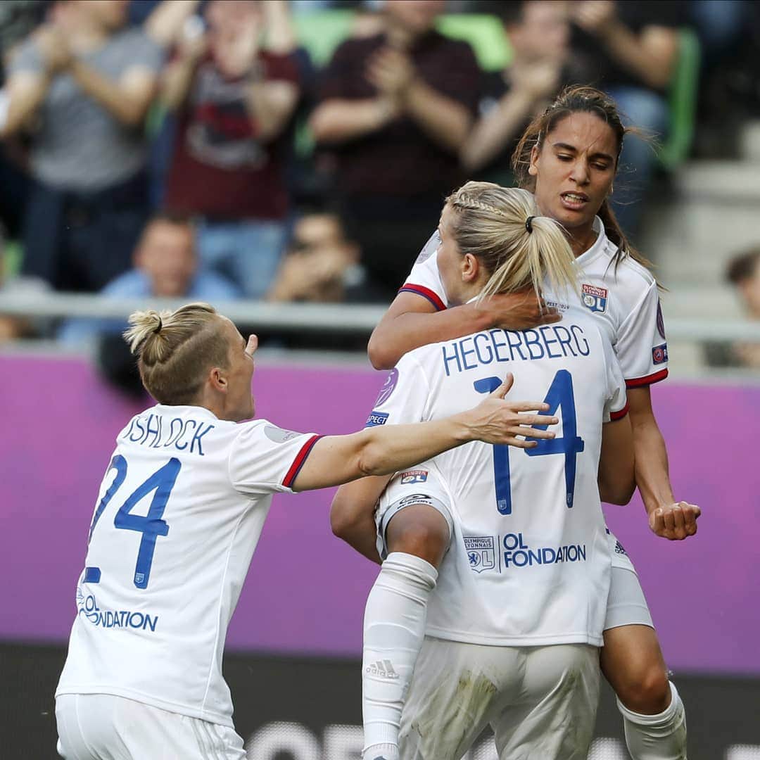 FIFAワールドカップさんのインスタグラム写真 - (FIFAワールドカップInstagram)「@ol make it an unprecedented four @uwcl wins in a row with a 4-1 win against @fcbfemeni in today's showpiece. @ahegerberg scored a 16-minute first-half hat-trick to help her side to victory🔥🔥🔥」5月19日 2時59分 - fifaworldcup