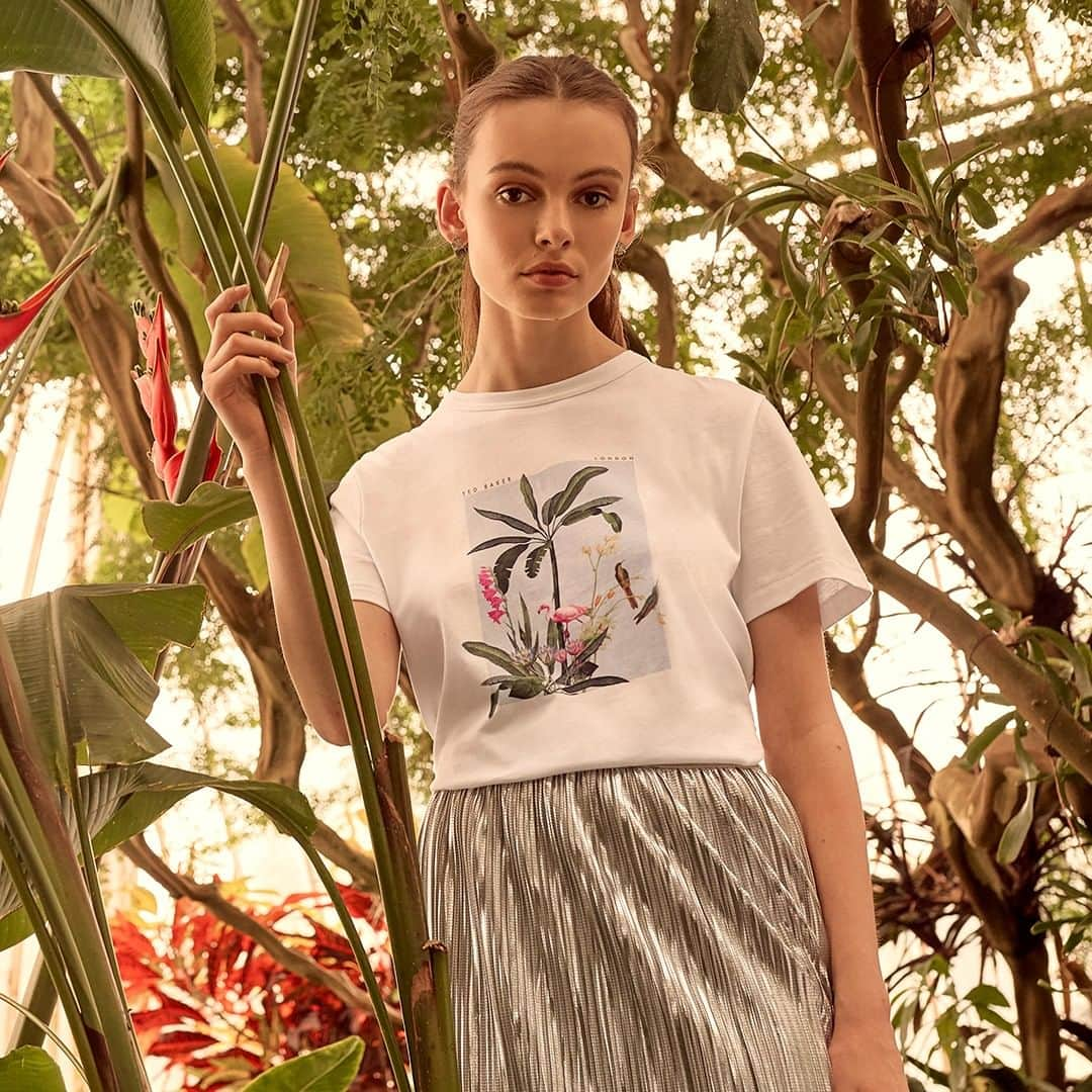 Ted Bakerさんのインスタグラム写真 - (Ted BakerInstagram)「Embrace a touch of the tropics with Ted's JACQI T-shirt. (Pistachio printed cotton T-shirt: JACQI)」5月19日 3時00分 - tedbaker