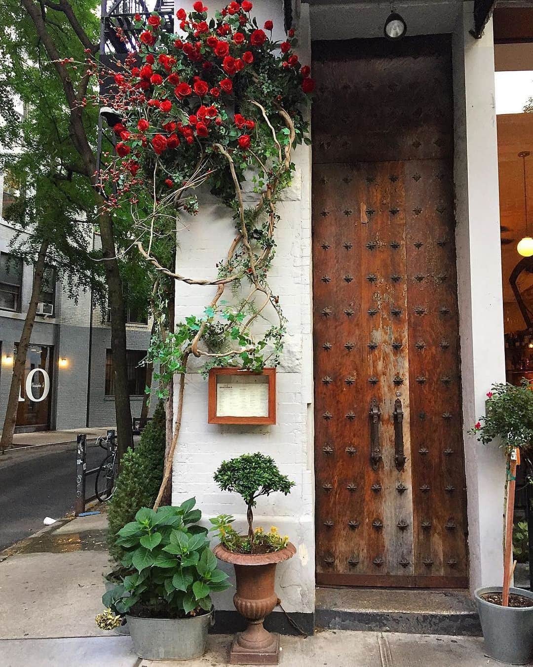 C.O. Bigelowさんのインスタグラム写真 - (C.O. BigelowInstagram)「Petite Boucherie, LARGE entrance! No matter how hungry you are, no knocking down 🚪s here! 😜 #BrunchGoals ⠀⠀⠀⠀⠀⠀⠀⠀⠀ | 📷 @mwgnyc at @boucherienyc」5月19日 3時02分 - cobigelow
