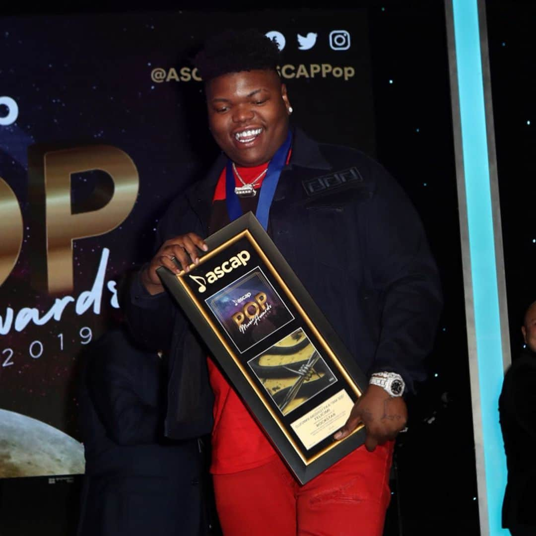 ASCAPさんのインスタグラム写真 - (ASCAPInstagram)「Feel just like a rockstar 🤘 @louisbellmusic & @tankgod with their #ASCAPPop awards for #Rockstar by #PostMalone!」5月19日 3時02分 - ascap