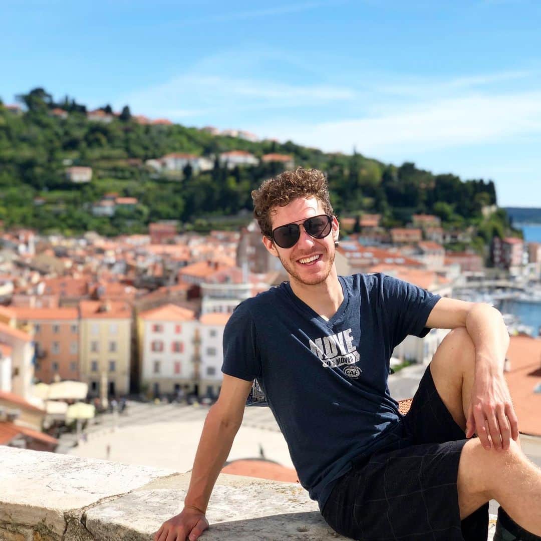ジェイソン・ブラウンのインスタグラム：「From the Mountains to the Sea!!! There’s so much to #sLOVEnia! ❤️ 山から海まで！#Piran #Izola #Portorož 🏔 ➡️ 🌊」