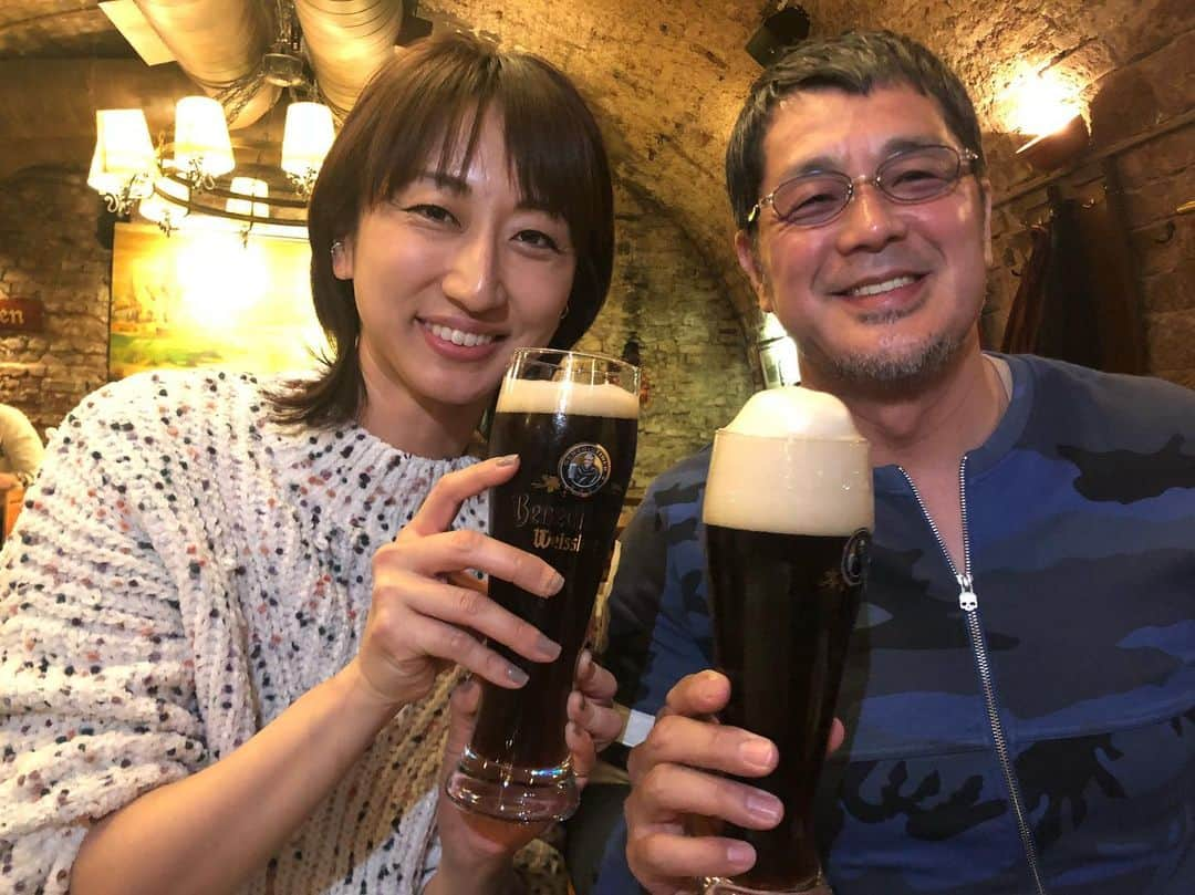 高田延彦さんのインスタグラム写真 - (高田延彦Instagram)「ドイツと言えば⁉️ビール🍺だよ！リアル歌姫OOJAさんと乾杯🍻  #髙田延彦 #msooja #王様の冒険 #bsスカパー #旅番組 #ヨーロッパ旅行 #ヨーロッパ周遊 #jtb #ランドクルーズ #ランドクルーズjtb #海外旅行 #海外ロケ #楽しい旅 #旅好き #スペイン #バルセロナ #フランス #ニーズ #モナコ #ドイツ #フランクフルト」5月19日 3時30分 - takada_nobuhiko