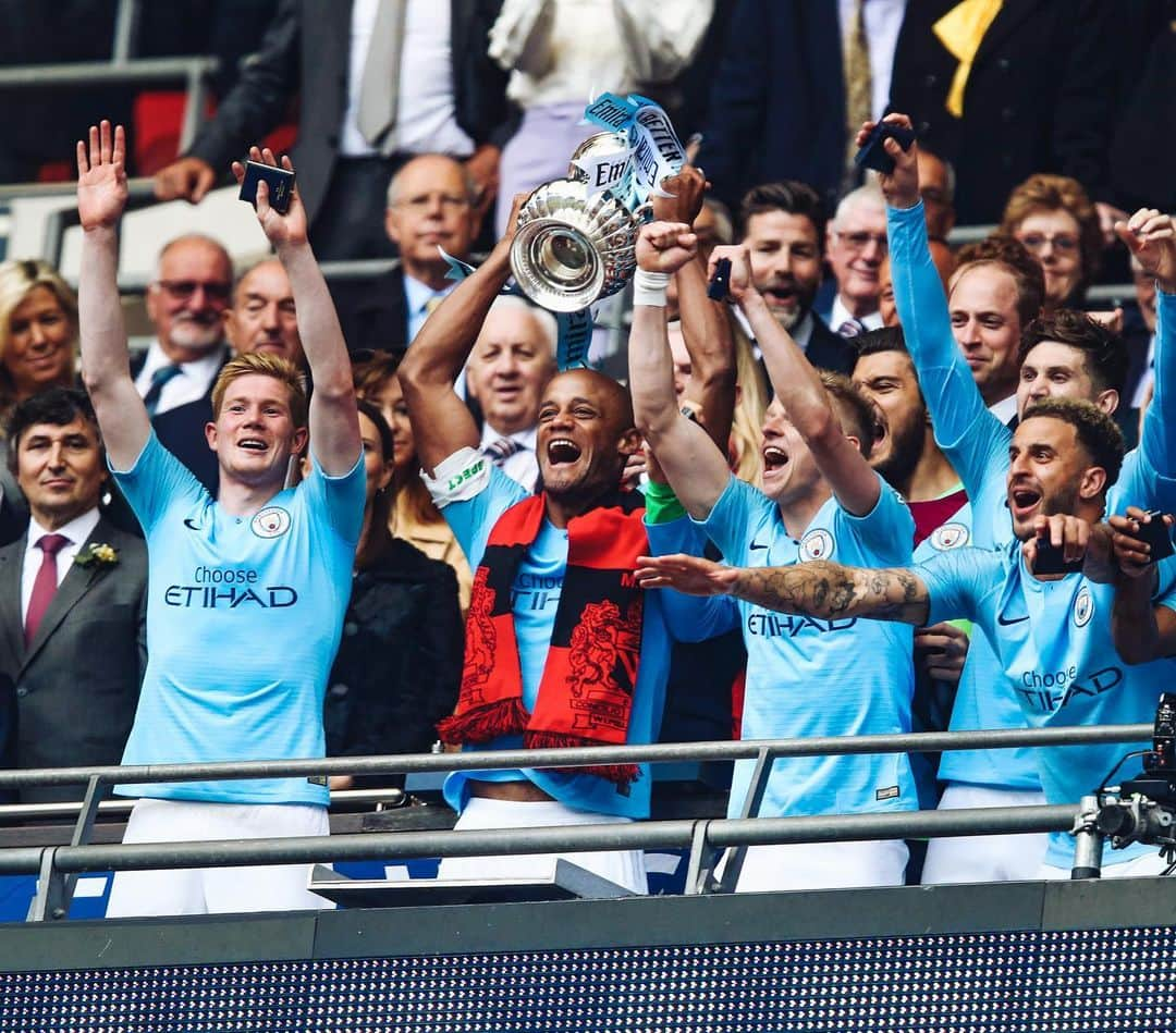 マンチェスター・シティFCさんのインスタグラム写真 - (マンチェスター・シティFCInstagram)「Glorious! 🏆 #mancity #facup」5月19日 3時23分 - mancity