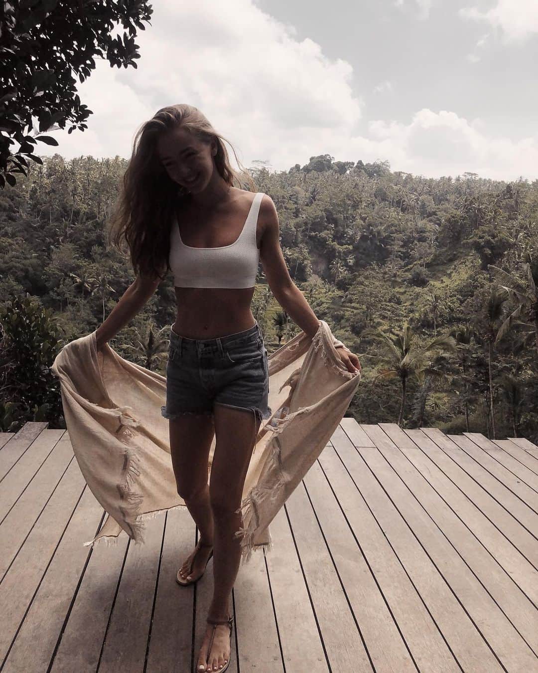 アレクサンドラ・ステパノワのインスタグラム：「real paradise  @baliholidayspot #baliholidayspot」