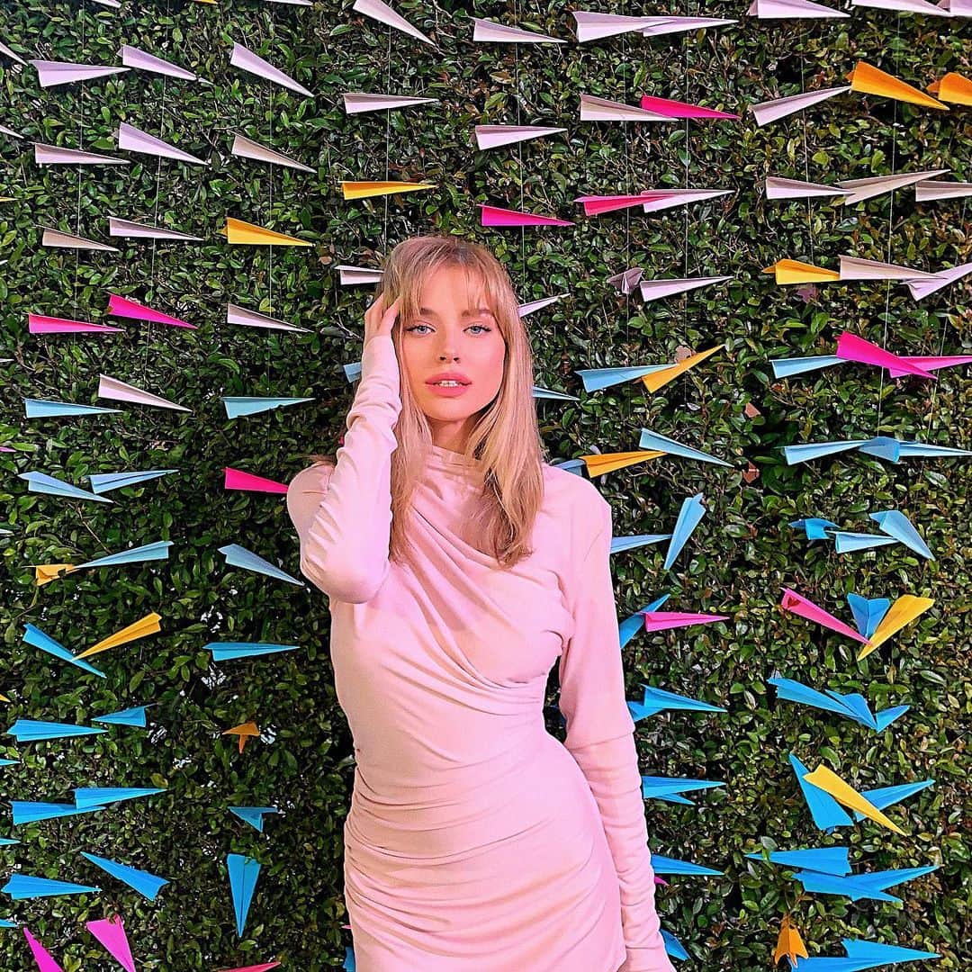 のインスタグラム：「✈️last night at @angelflightwest  #EndeavorAwards ✈️ amazing event for a great cause 🙏🏼 @nicolaparish thank you so much for having me❤️😘 @aclerwoman and @thenuegroup thank you for dressing me 💅🏼👸🏼」