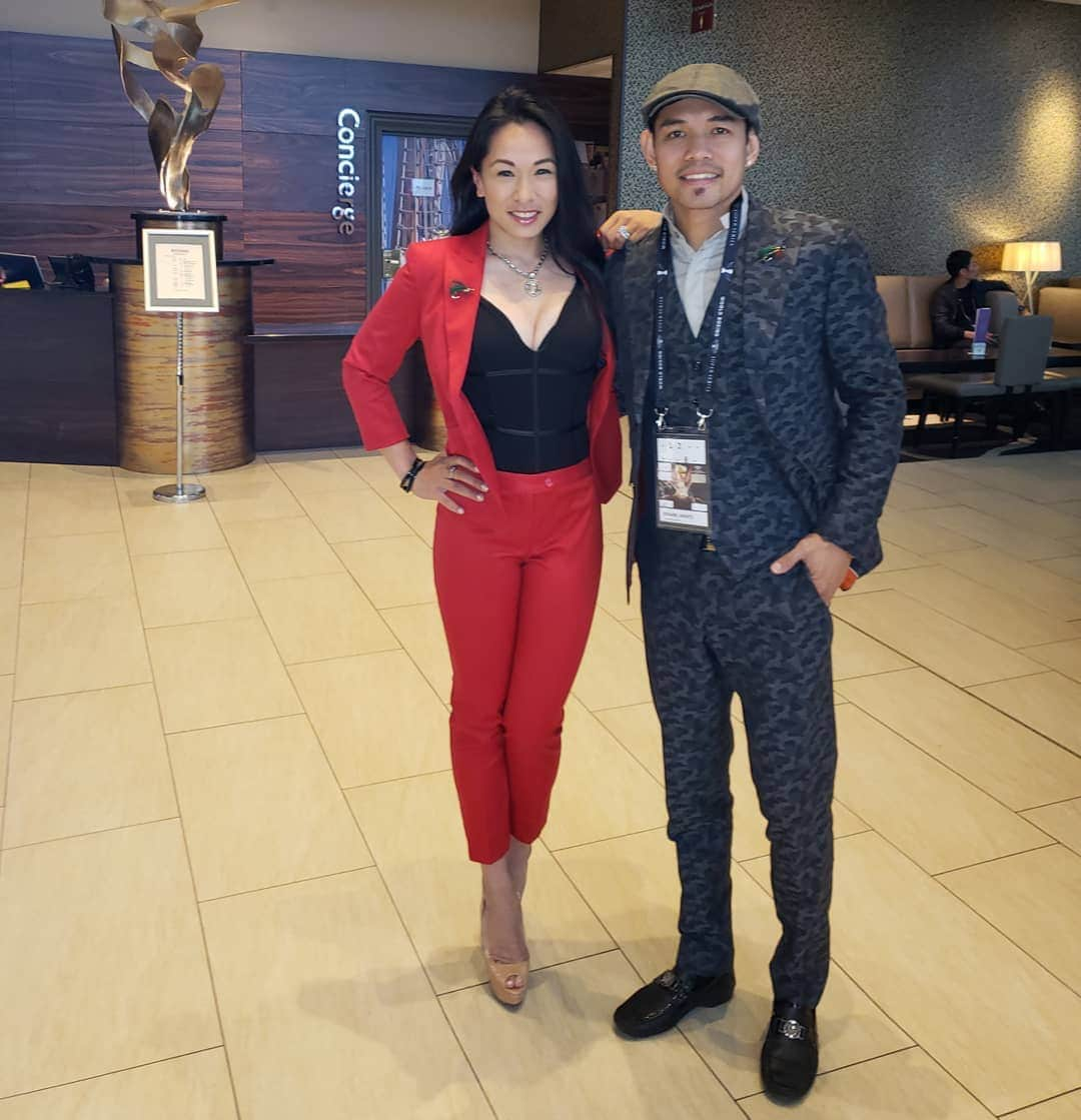 Noito Donaireさんのインスタグラム写真 - (Noito DonaireInstagram)「Who suits better:  me or @racheldonaire ?  My suits by @thebelfasttailor_chris_suitor both our lapel pins are from @thenakedflyfisher at the WBSS Semi Finals in Glasgow . . #glasgow #scotland #uk #suits #suit #suiting #dressedup」5月19日 4時17分 - nonitodonaire