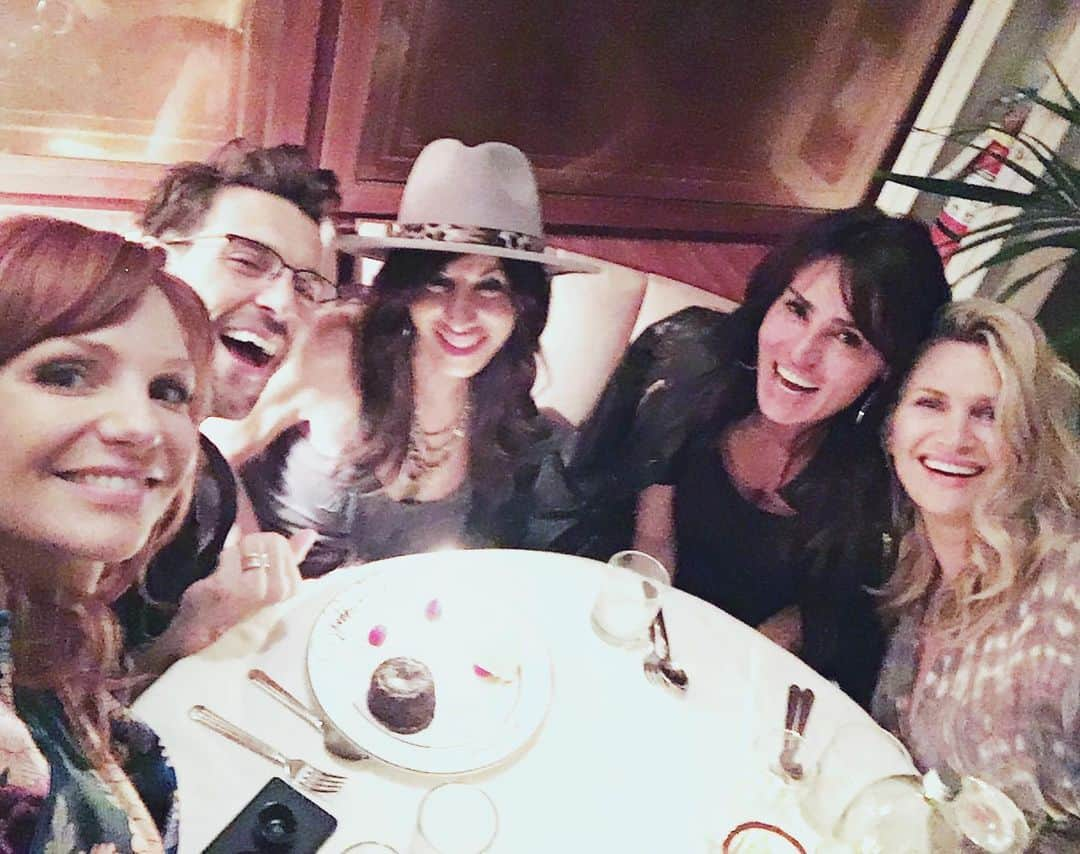 ナターシャ・ヘンストリッジさんのインスタグラム写真 - (ナターシャ・ヘンストリッジInstagram)「Happy Birthday @phelony18 so nice celebrating you a bit early last night with this motley crew #sunsettowerhotel」5月19日 4時17分 - natashahenstridge