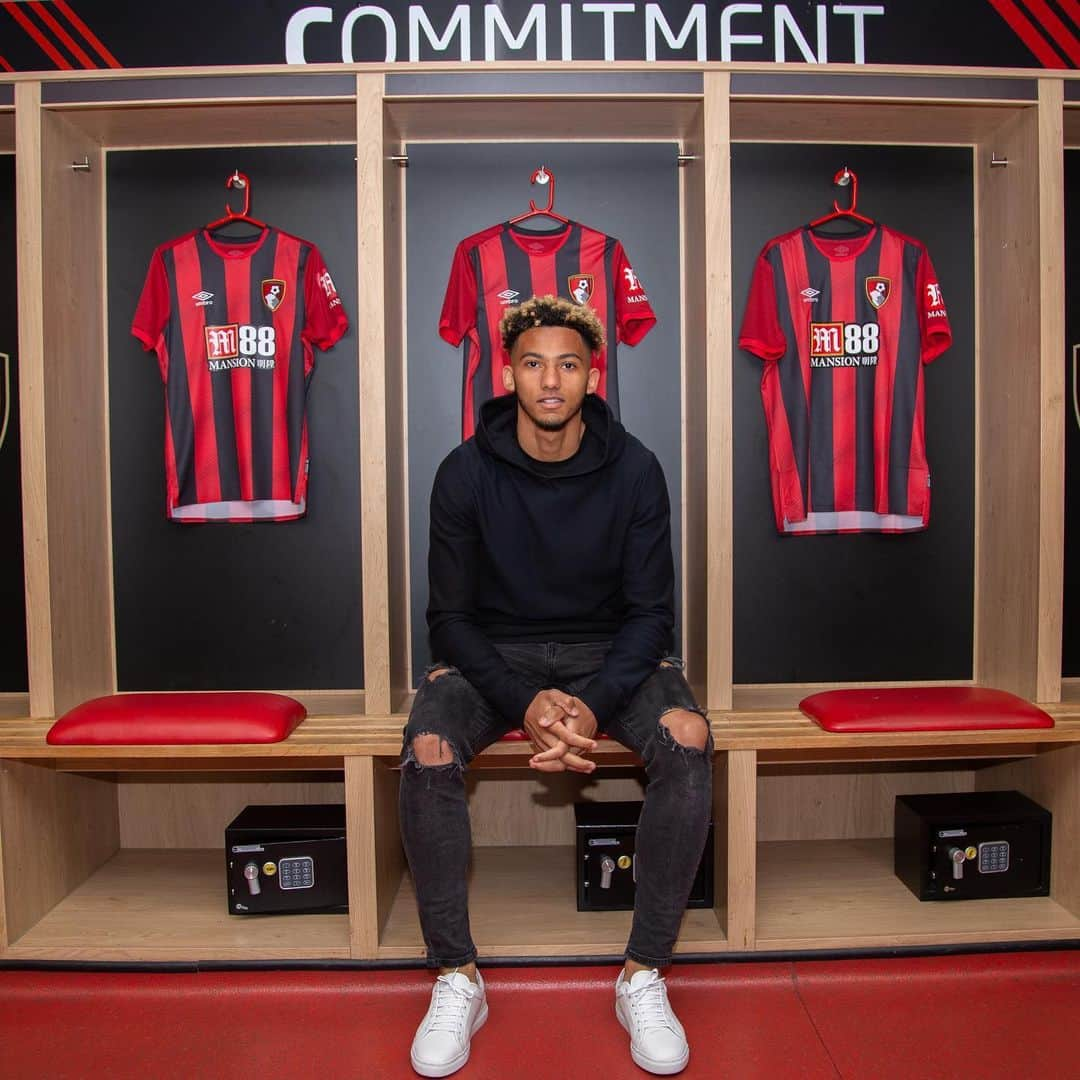 AFCボーンマスさんのインスタグラム写真 - (AFCボーンマスInstagram)「First summer signing? Completed it ✅ #afcb 🍒」5月19日 4時21分 - afcb