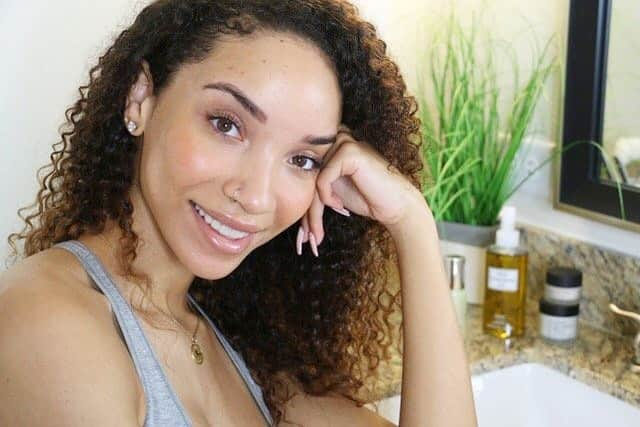 DHC Skincareさんのインスタグラム写真 - (DHC SkincareInstagram)「Glowing into the weekend with our #DHCtomodachi @ravenelyse✨ Check out her skincare lineup⬇️ _ ✔️Deep Cleansing Oil ✔️Olive Virgin Oil ✔️Extra Nighttime Moisture ✔️Concentrated Eye Cream  _ #DHCisJBeauty #DHCskincare」5月19日 4時21分 - dhcskincare